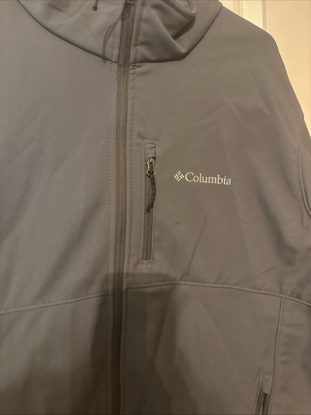 Columbia Men's Dark Gray Softshell Performance Jacket with Hood